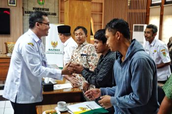 Baznas Kabupaten Magelang  serahkan bantuan bencana alam