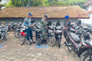 Lanal Banten amankan dua truk pengangkut sepeda motor tanpa dokumen