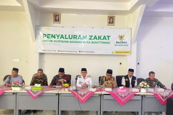 BAZNAS Bukittinggi distribusikan dana zakat