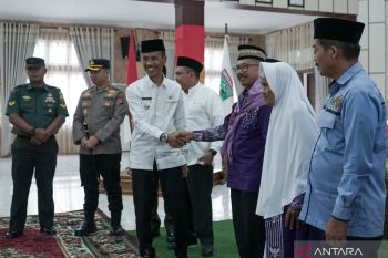 Yulian Efi Lepas Keberangkatan 35 Jemaah Calon Haji Solok Selatan