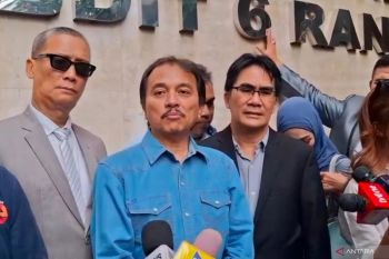 Cek fakta, foto Roy Suryo ditahan karena tuduhan ijazah palsu Jokowi