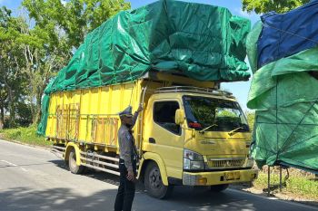 Puluhan truk over kapasitas dirazia polisi