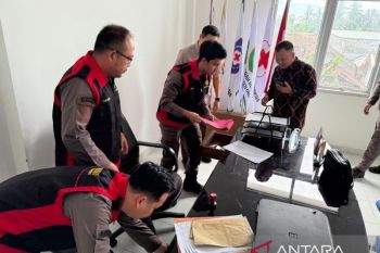 Jaksa geledah Kantor PMI OKU diduga kelola dana fiktif, sita sejumlah dokumen dan laptop
