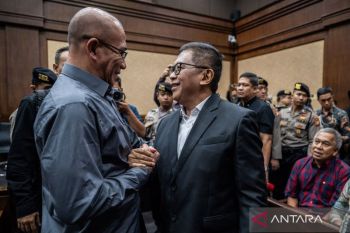 Mantan Ketua KPU Hasyim Asyari hadir di sidang Hasto Kristiyanto