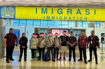 Sebanyak 8 WNA asal China dideportasi dari Banggai karena penyalahgunaan VoA