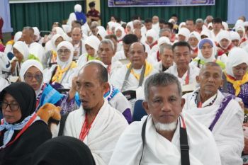 JCH kloter perdana gelombang kedua Embarkasi Batam diberangkatkan