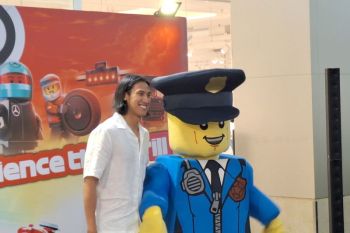 Sean Gelael nikmati pengalaman susun livery F1 di LEGO Experience