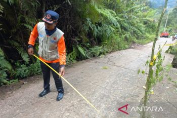 Jalan lintas OKU Selatan  amblas sepanjang 51 meter