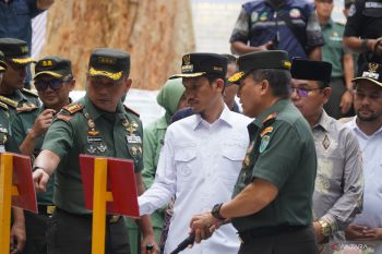 TNI rampungkan renovasi makam Teuku Umar di pedalaman Aceh Barat
