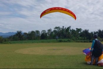 Siapkan atlet berprestasi, Lanud Sutan Sjahrir gelar jambore paralayang