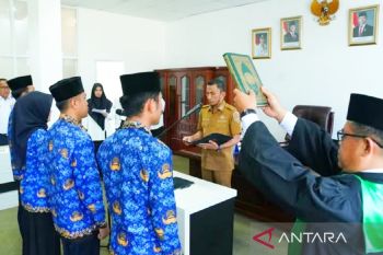 Pemkot Padang Panjang lantik PNS dan CPNS STTD