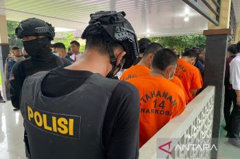 Polda Sultra ungkap kasus penyelundupan sabu 7,4 kg jaringan internasional