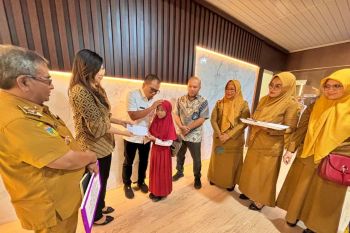 Buol salurkan bantuan Atensi Kemensos ke 83 anak