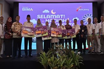 Bank Jateng Slawi serahkan mobil listrik kepada pemenang Tabungan Bima