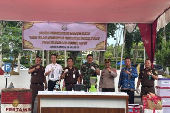 Kejari Agam musnahkan barang bukti 54 perkara selama 2025