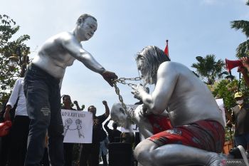 Aksi demo Hari Kebangkitan Nasional di Madiun