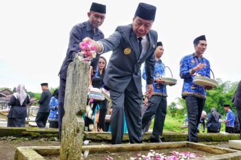 Pemkab  Magelang gelar tabur bunga peringati Harkitnas
