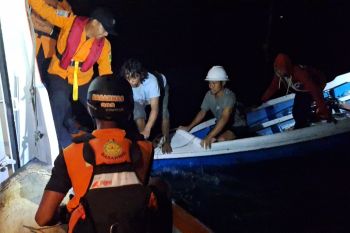 Basarnas evakuasi tiga pemancing  di perairan Balikpapan