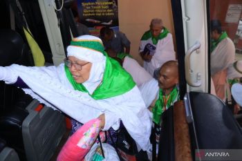 92 calon haji Embarkasi Padang terpisah karena beda syarikah