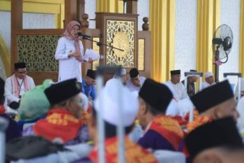 Wabup Dharmasraya lepas 182 calon jamaah haji