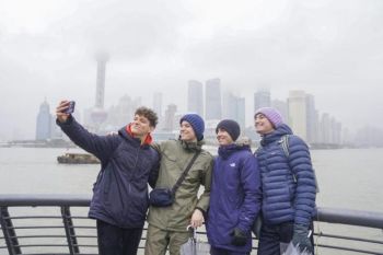 "China Travel" trending amid visa, tax policy boost