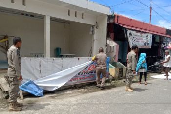 Masa tenang, Bawaslu tertibkan ratusan APK PSU Pilkada Palopo