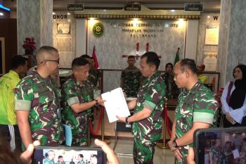 Odmil/TNI Palembang serahkan berkas oknum tembak polisi di Waykanan