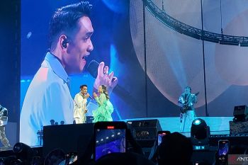 Afgan muncul mengejutkan di Konser Rossa, Ivan Gunawan ajak penonton berjoget