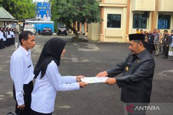 Bupati HST serahkan 235 SK CPNS dan PPPK formasi tahun 2024