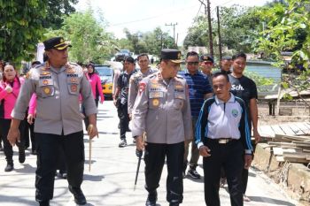 Kapolda Kaltara Sambangi Warga Terdampak Banjir di Desa Penjalin