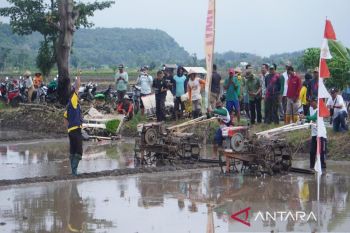 Pemkab  Batang gelar lomba balap traktor awali musim tanam