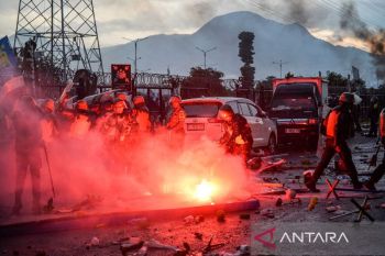 Kekisruhan di luar stadion saat laga Persib Bandung melawan Persis Solo