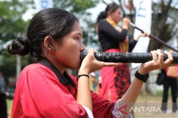 Lomba menyumpit di Pekan Gawai Dayak Kalbar