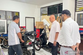 Lembaga pendidikan dari Australia mengunjungi bengkel SMKN 3 Mataram