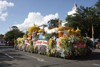 Kencana hadirkan tema 'Aladdin' di Surabaya Vaganza 2025