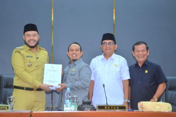 Wako Fadly Amran sampaikan Ranperda Pertanggungjawaban Pelaksanaan APBD 2024 ke DPRD Kota Padang