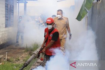 Kasus DBD di wilayahnya meningkat, Wabup Meranti turun langsung lakukan fogging