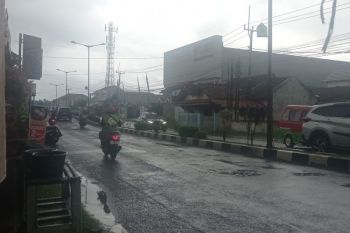 BMKG: Waspada hujan disertai angin dan petir di Banten hari ini