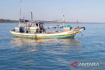 Dua hari terombang-ambing di laut, tiga nelayan RI diselamatkan kapal tanker Malaysia