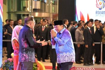 Presiden Probowo disambut PM Anwar hadiri jamuan santap malam KTT ASEAN