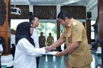 Pacitan serahkan SK sebanyak 364 ASN formasi 2024