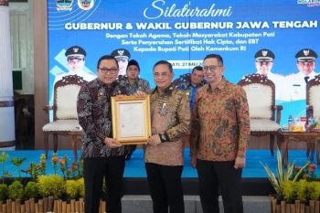 Kemenkum Jateng serahkan pencatatan KIK kepada Bupati Pati