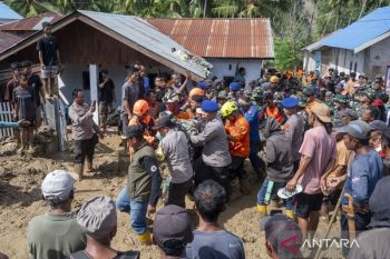 BNPB: Tiga jalan penghubung putus akibat banjir bandang di Donggala