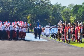 Prabowo receives President Macron at Merdeka Palace, Jakarta