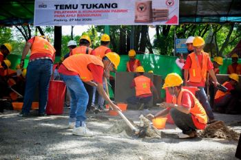 Bangga Pakai Semen Padang, Tukang Bangunan Kunjungi Pabrik dalam Temu Tukang Inspiratif