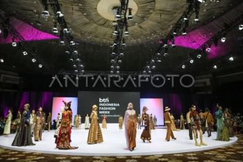 Pembukaan Indonesia Fashion Week 2025