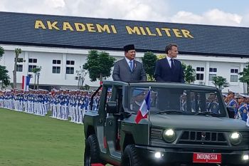 Presiden  Prancis dan Presiden Prabowo Subianto kunjungi Akmil