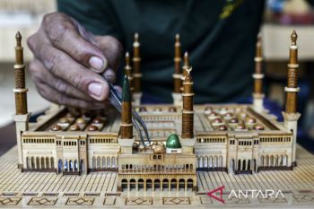 Kerajinan miniatur dari daur ulang limbah pabrik