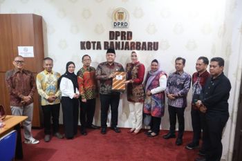 DPRD Banjarbaru terima salinan SK penetapan wali kota-wakil wali kota