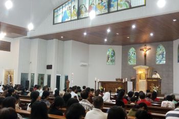 Umat Katolik di Belitung ikuti misa kenaikan Yesus Kristus